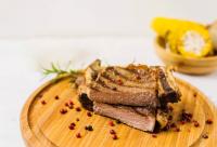 Sočne lovačke šnicle u marinadi od crnog vina, majčine dušice i origana